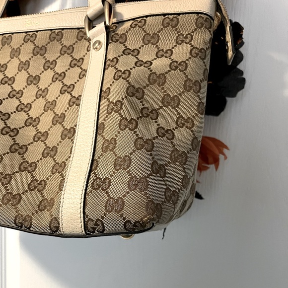 Gucci Abbey Monogram GG Canvas Shoulder Bag! - Picture 2 of 13
